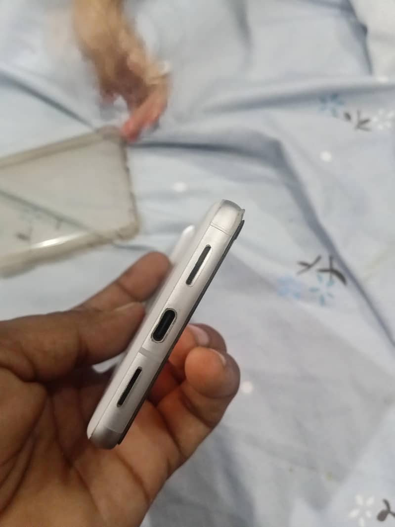 Google Pixel 7 4