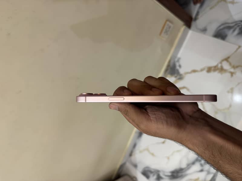 Apple iPhone 15 plus 4