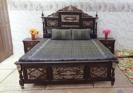 bed+side table+dressing table+showkase urgent  sale  discount bhi hai