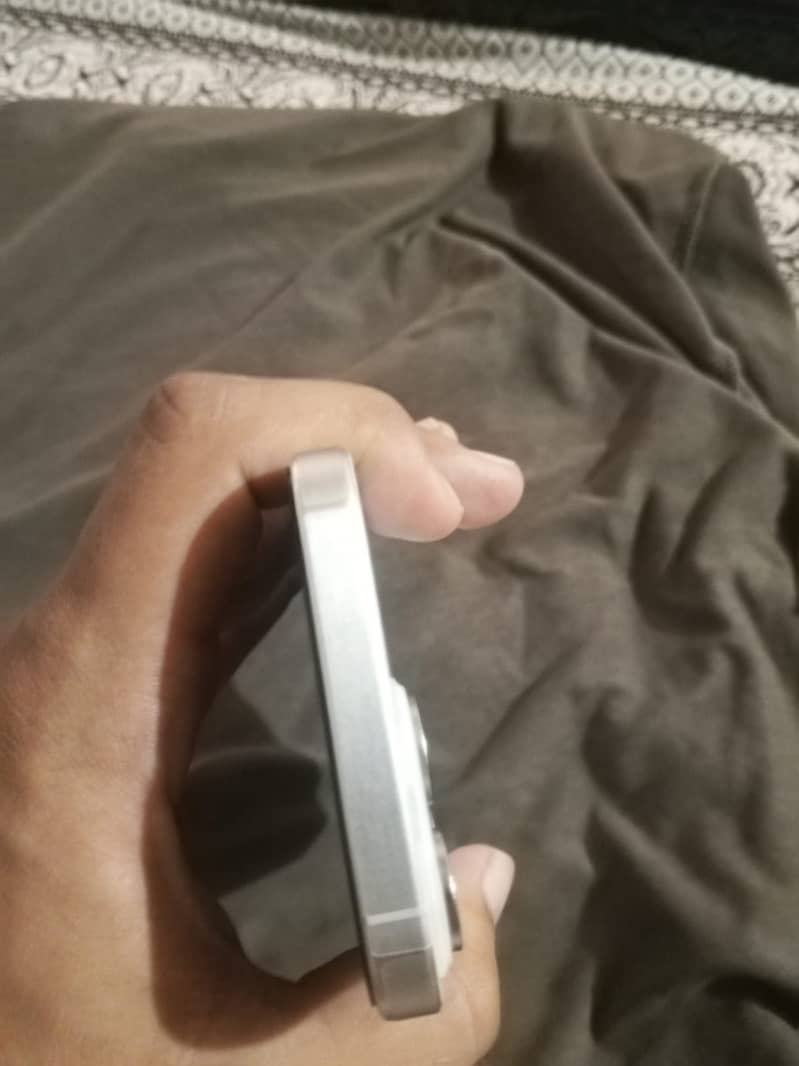 Apple iPhone 15 Pro Max 2