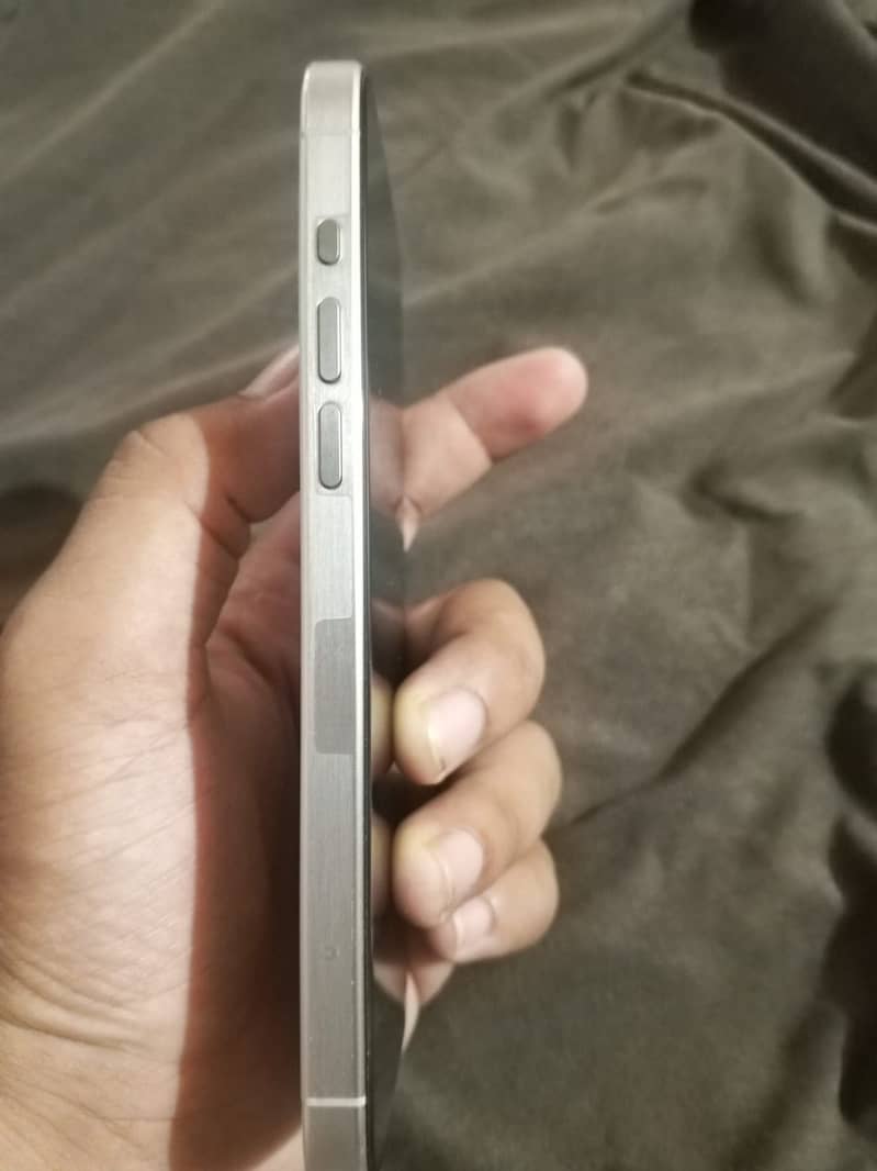 Apple iPhone 15 Pro Max 3