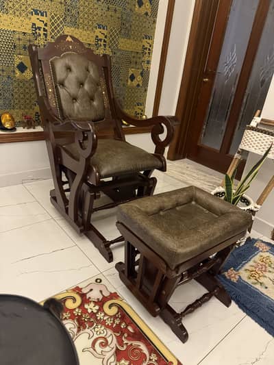 Luxury Rocking Chair | Mint Condition