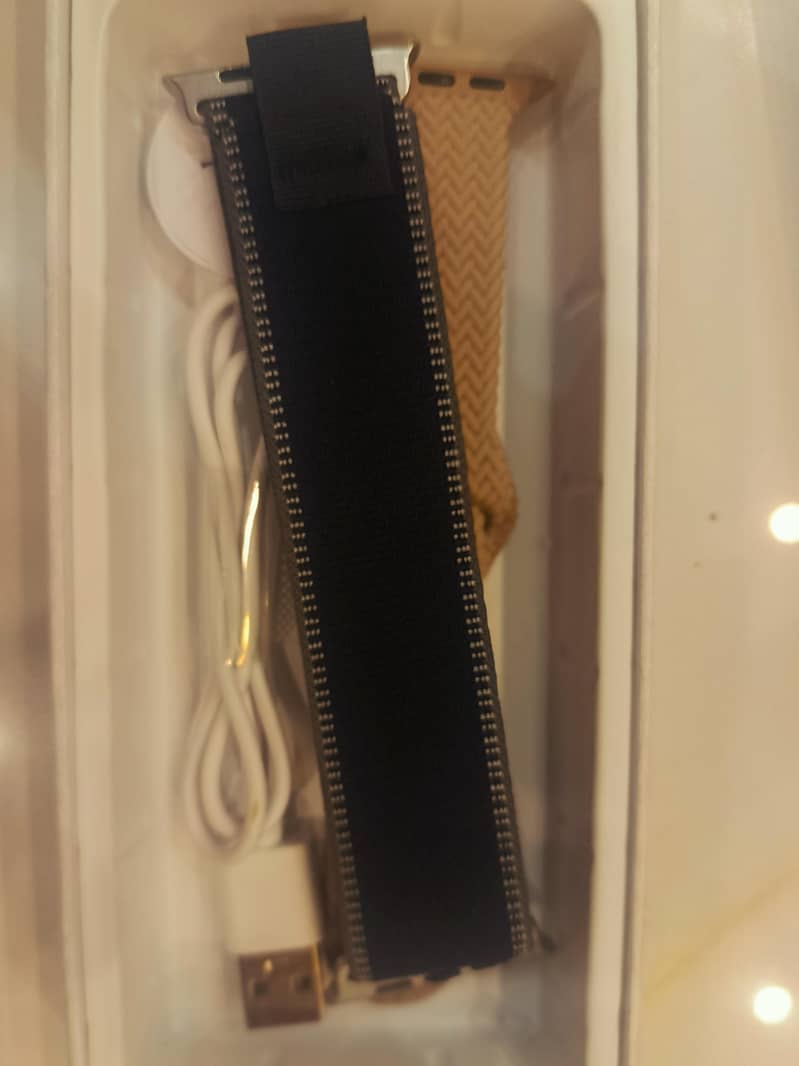 HK 11 PRO-B Multiple-Functional SmartWatch 2