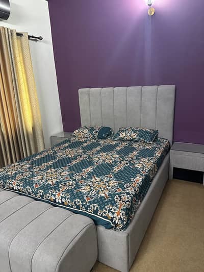 Bed with Ottoman bench and spring mattress for Sale