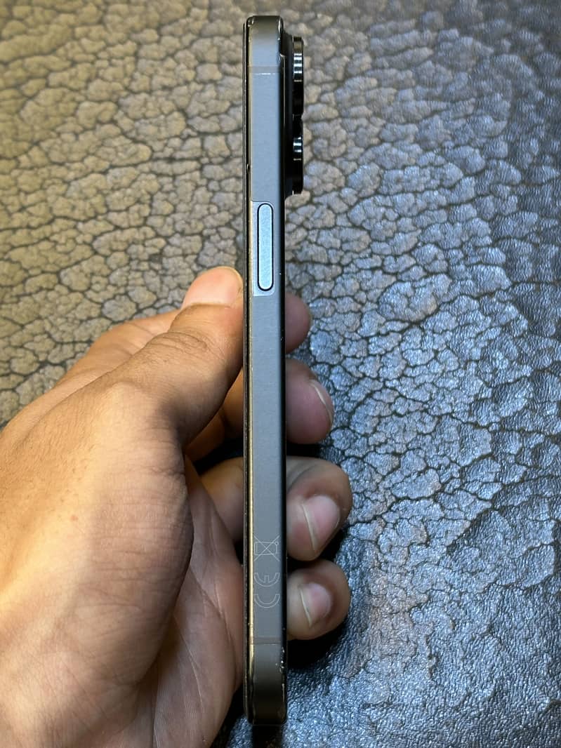 Apple iPhone 15 4