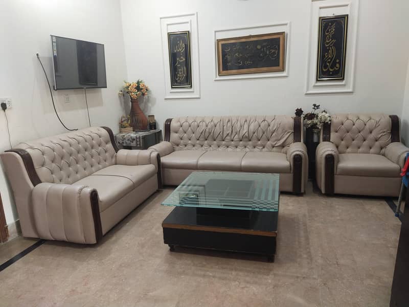 7seater sofas set in good condition 0