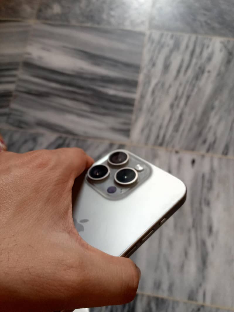 iPhone 15 Pro Mint Condition 7