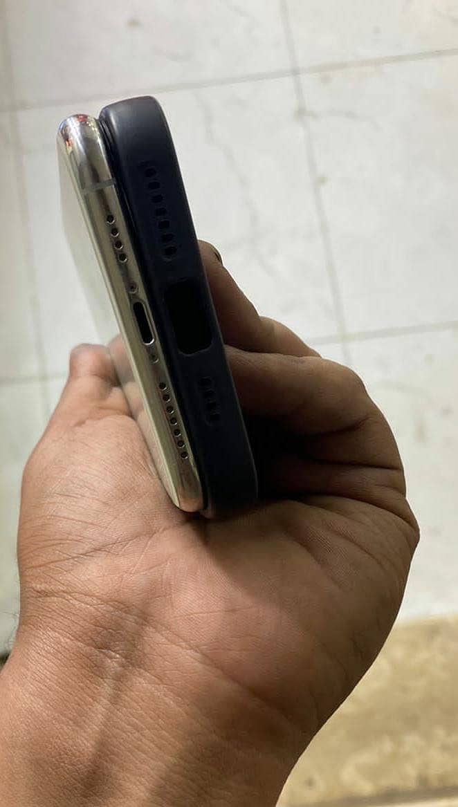 Apple iPhone 11 Pro Max 1