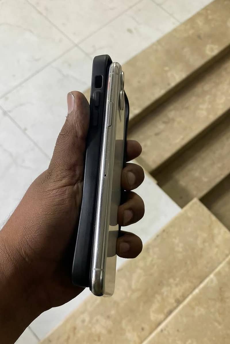 Apple iPhone 11 Pro Max 3