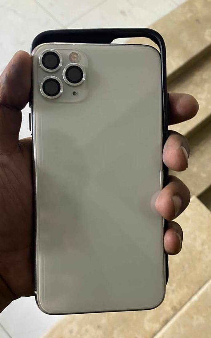 Apple iPhone 11 Pro Max 4