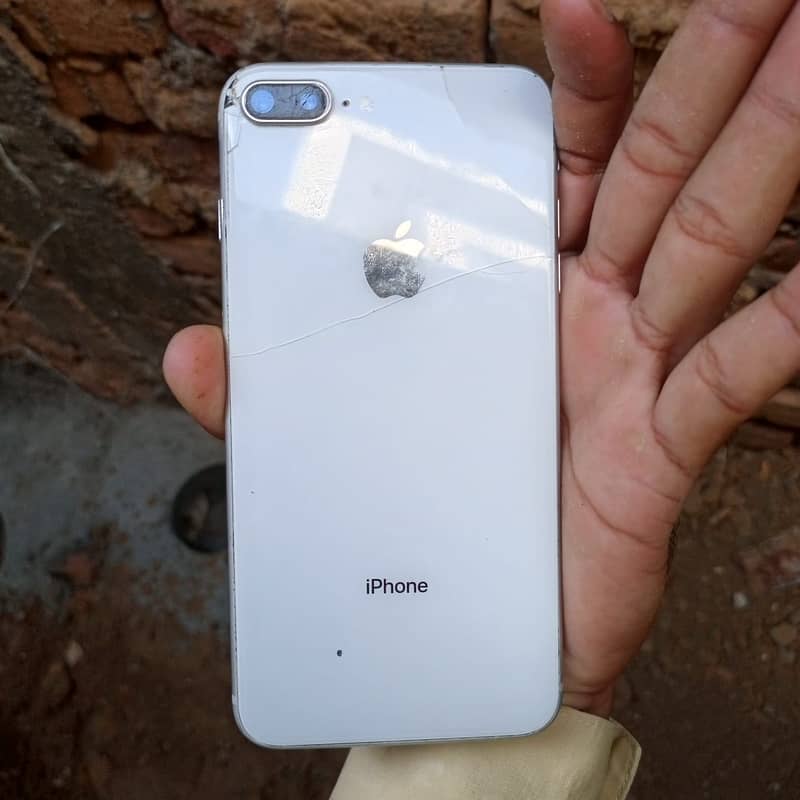 Apple iPhone 8 Plus 3