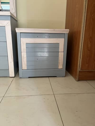 Modern wooden bed set queen bed 2 side tables  1 dressing table