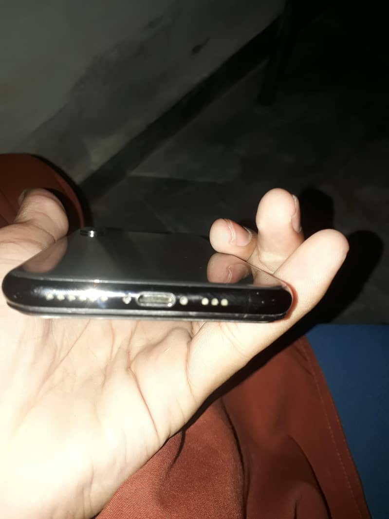 Apple iPhone XS 5
