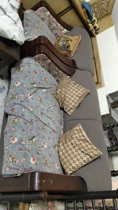 sheesham sofa set saeve seater 9/10 havey orignal wood