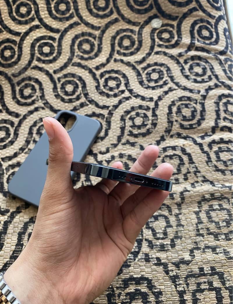 Apple iPhone 12 Pro 1