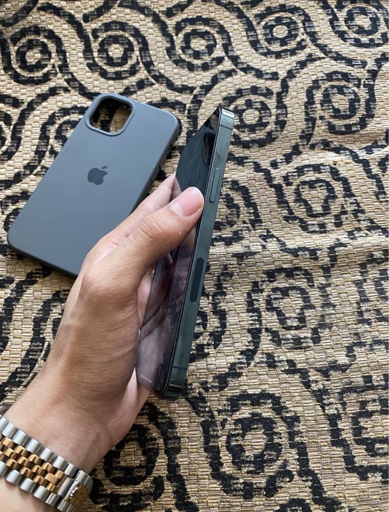 Apple iPhone 12 Pro 2