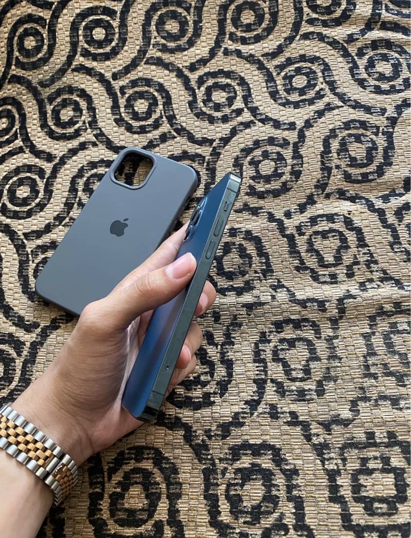 Apple iPhone 12 Pro 3