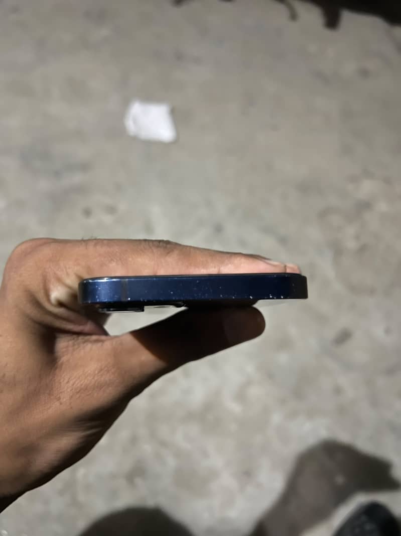 Apple iPhone 12 3