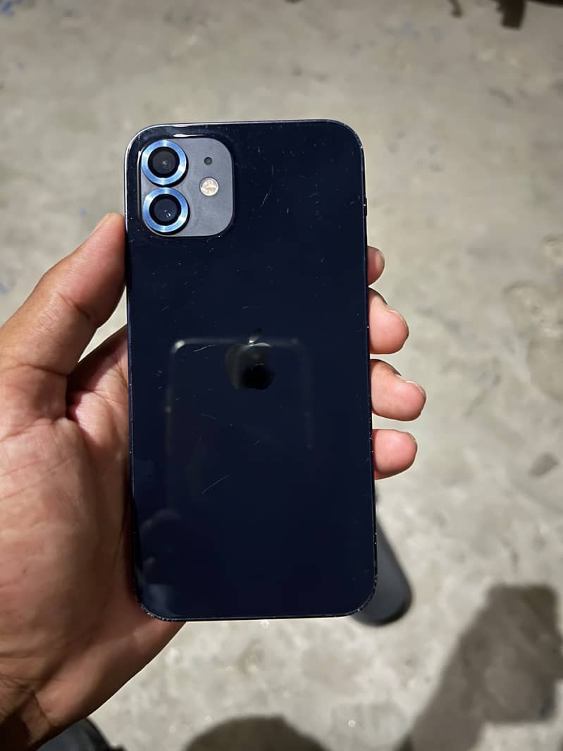 Apple iPhone 12 4