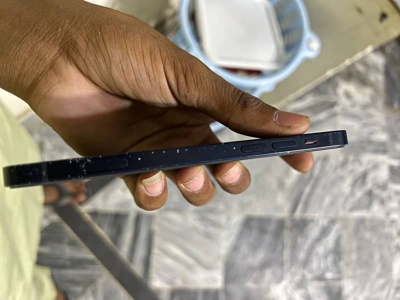 Apple iPhone 12 6