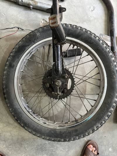 Back complete tyre for 125 bike