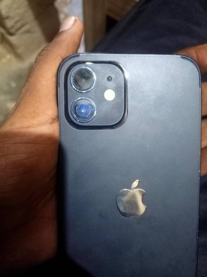 Apple iPhone 12 4