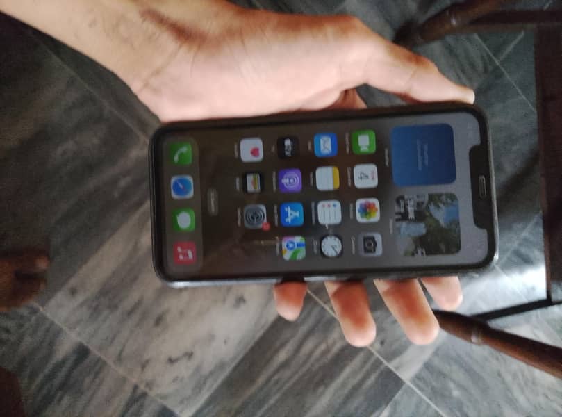 Apple iPhone 11 3