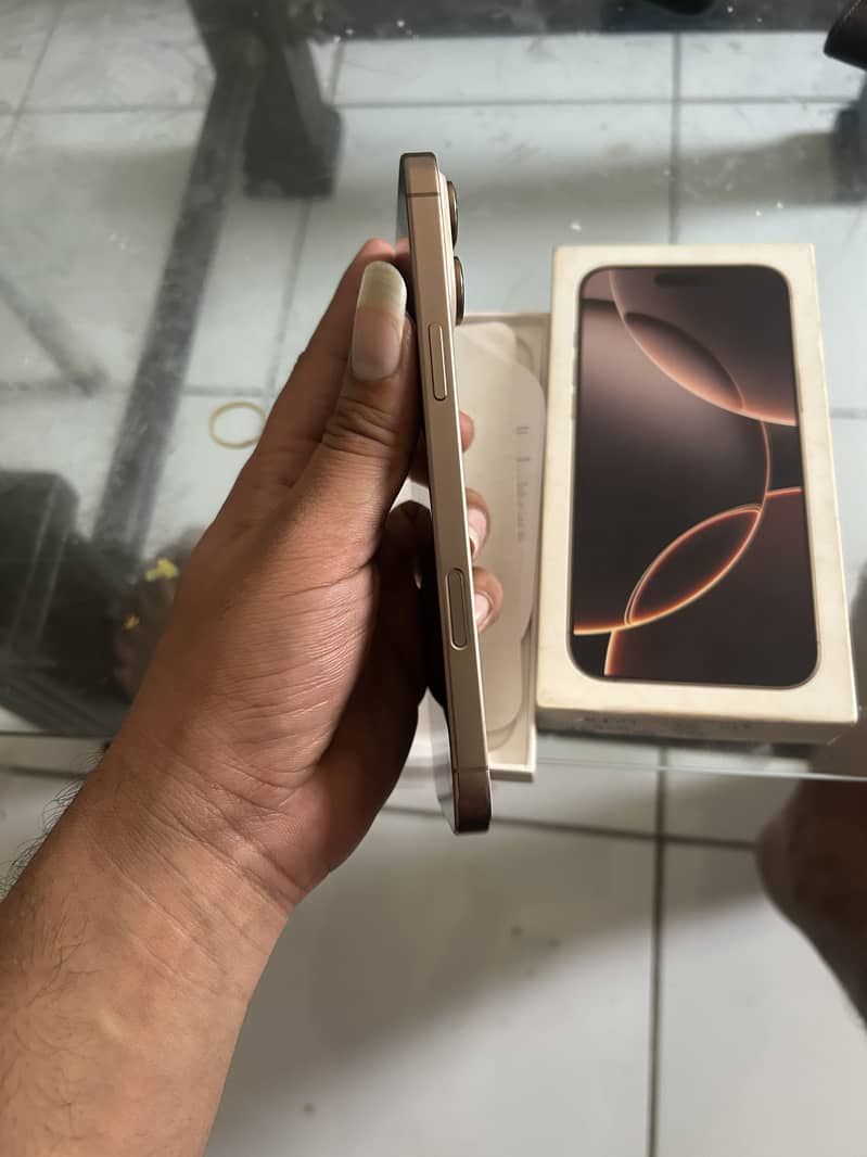 Apple iPhone 16 Pro Max 1