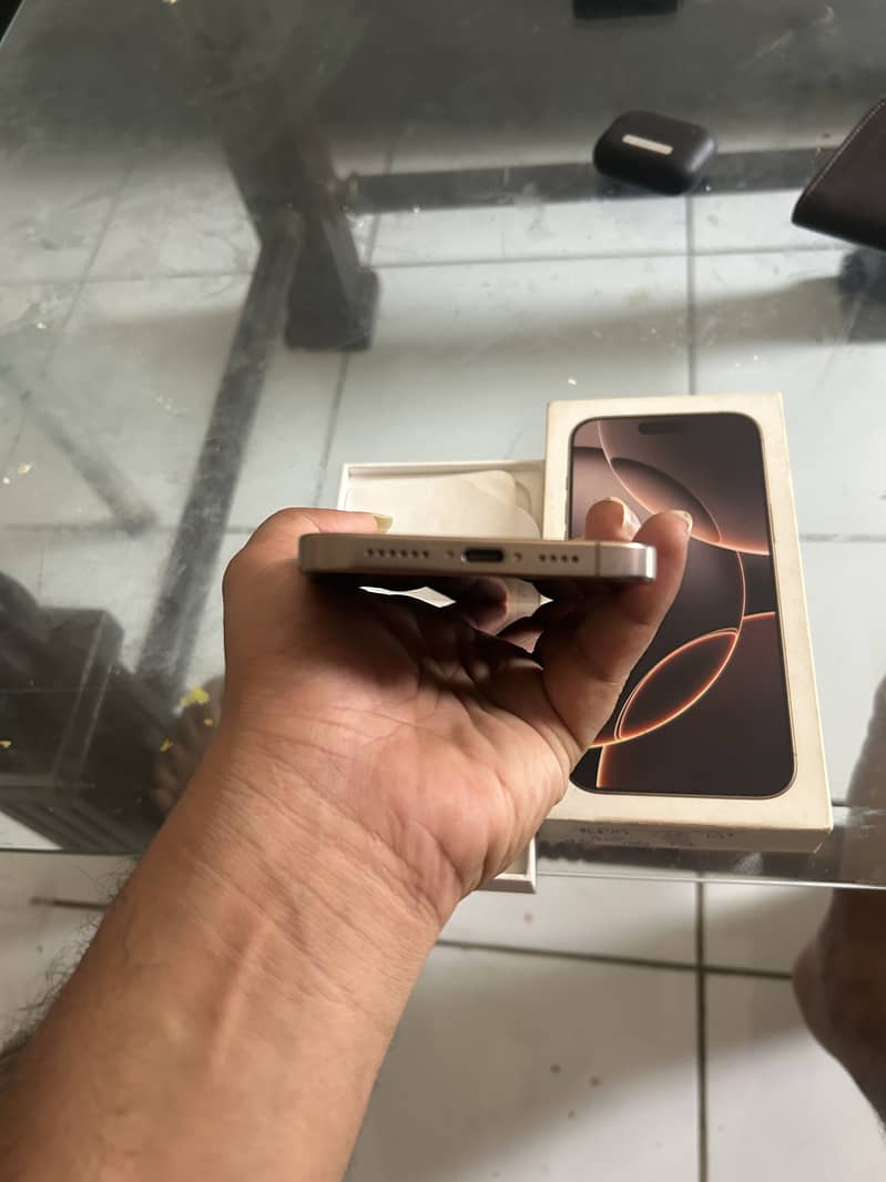 Apple iPhone 16 Pro Max 2