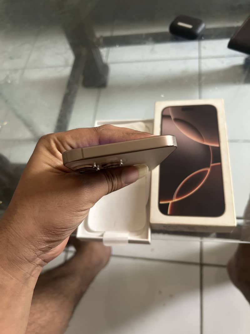 Apple iPhone 16 Pro Max 3