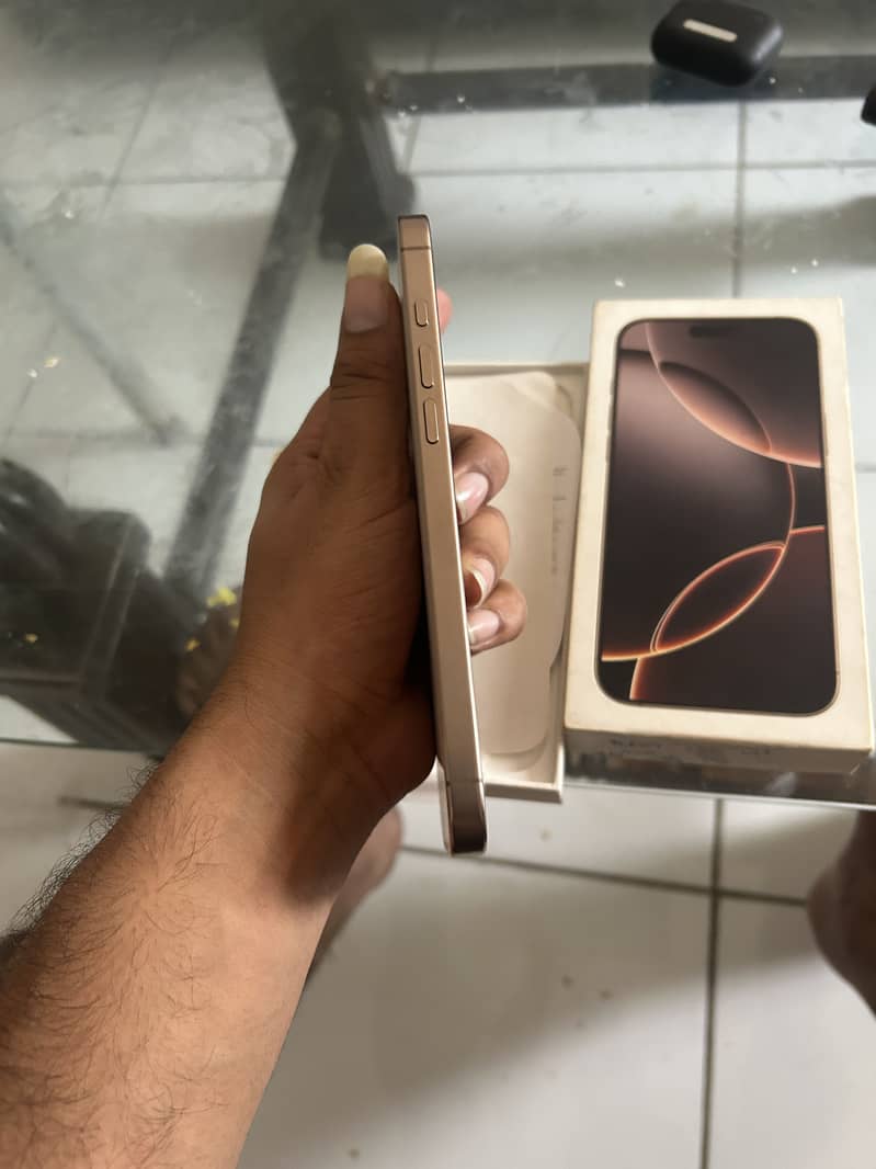 Apple iPhone 16 Pro Max 5