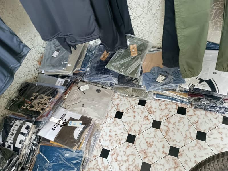 مکمل گارمنٹس شاپ کا سیٹ اپ فروخت کے لیے — شاہکوٹ 5