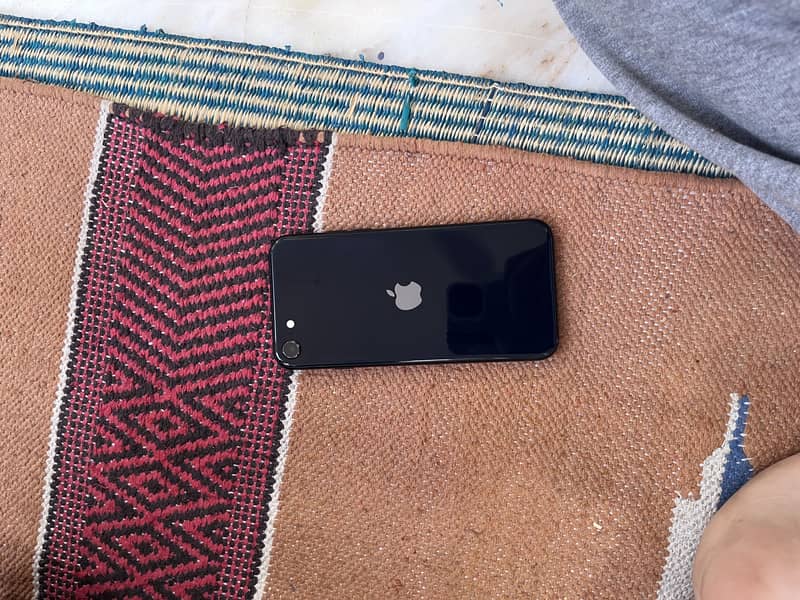 Apple iPhone SE 6