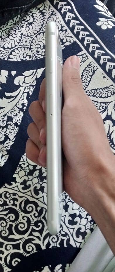 Apple iPhone 8 Plus 3
