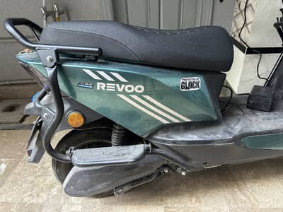 Revoo scooty