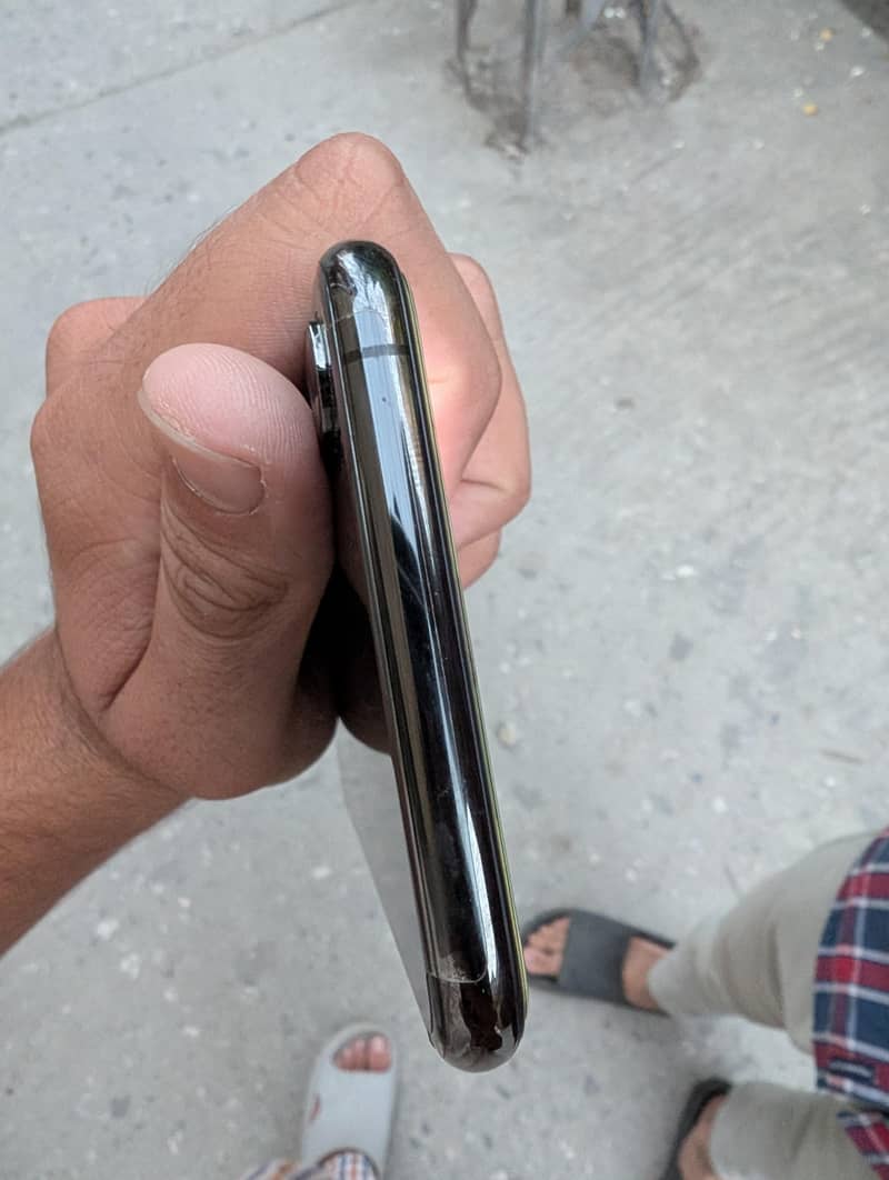 Apple iPhone XS Max 1