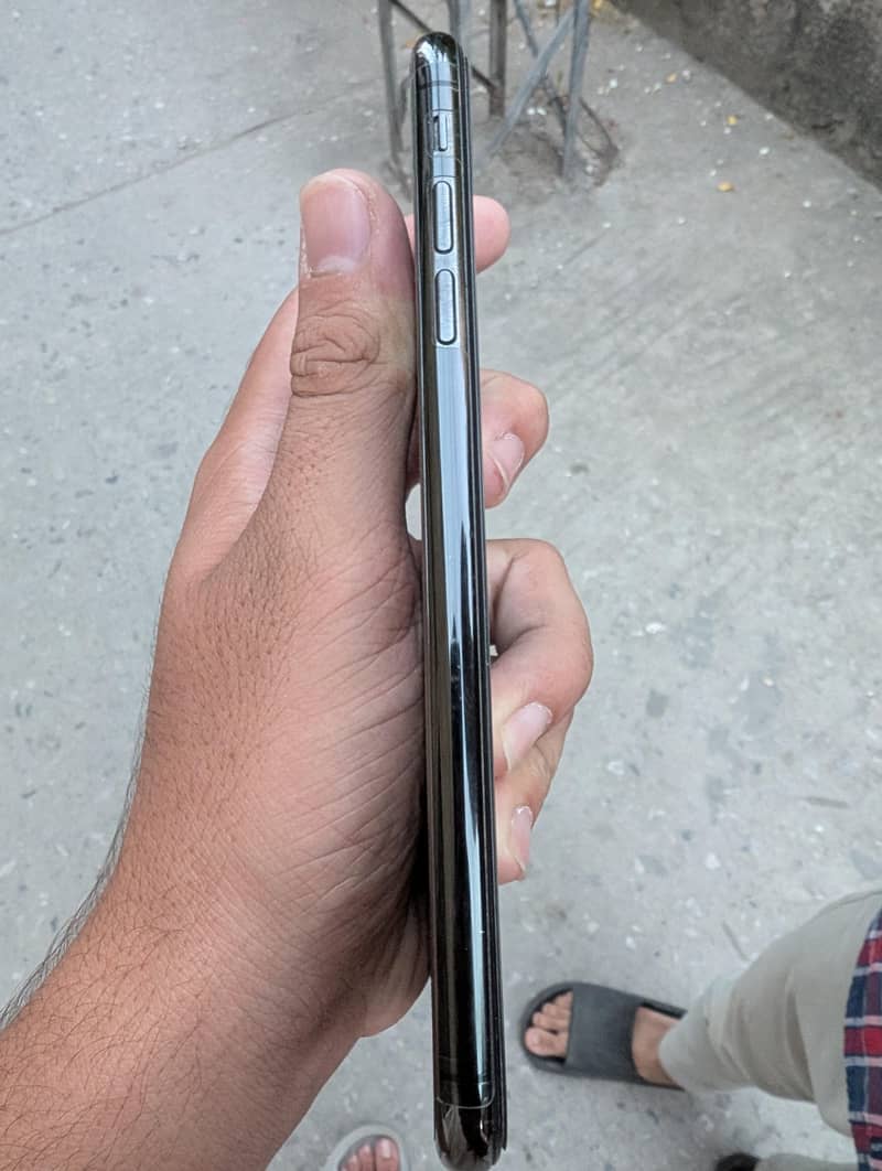 Apple iPhone XS Max 2