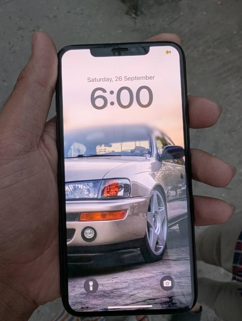 Apple iPhone XS Max 4