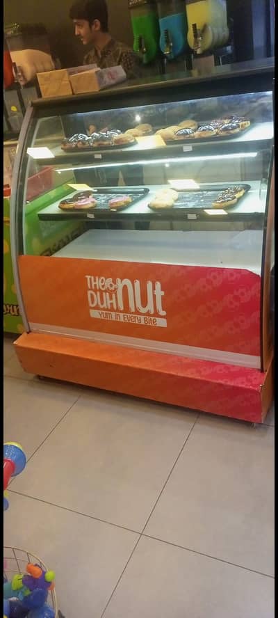 display counter han freezer hai prover hai