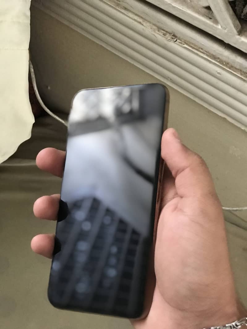 iPhone 11 pro max 4
