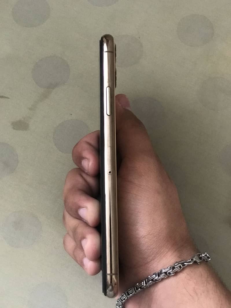iPhone 11 pro max 5