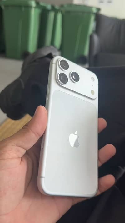 Apple iPhone 17 Pro Max ICLOUD LOCKED 256GB