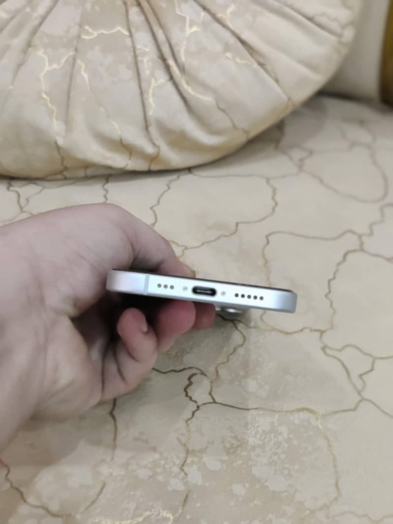 Apple iPhone 15 5