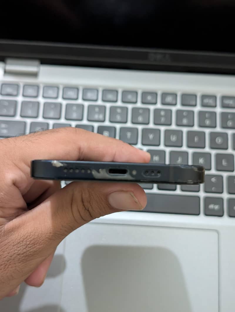 Apple iPhone 12 4