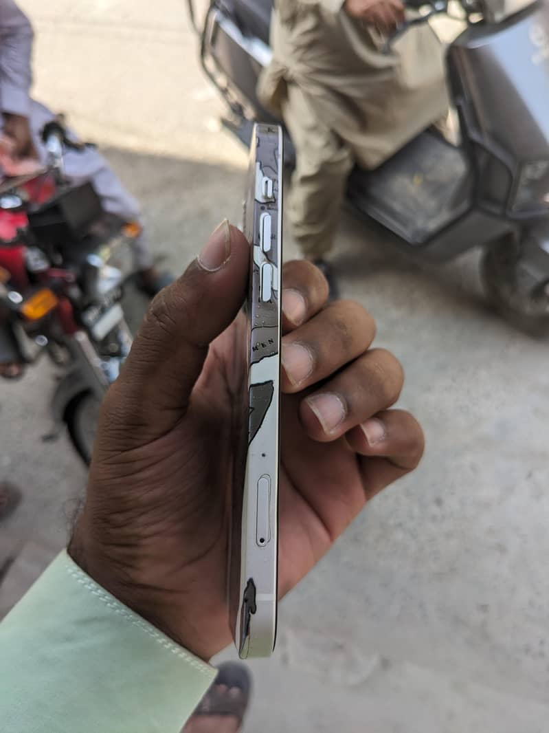 Apple iPhone 12 2