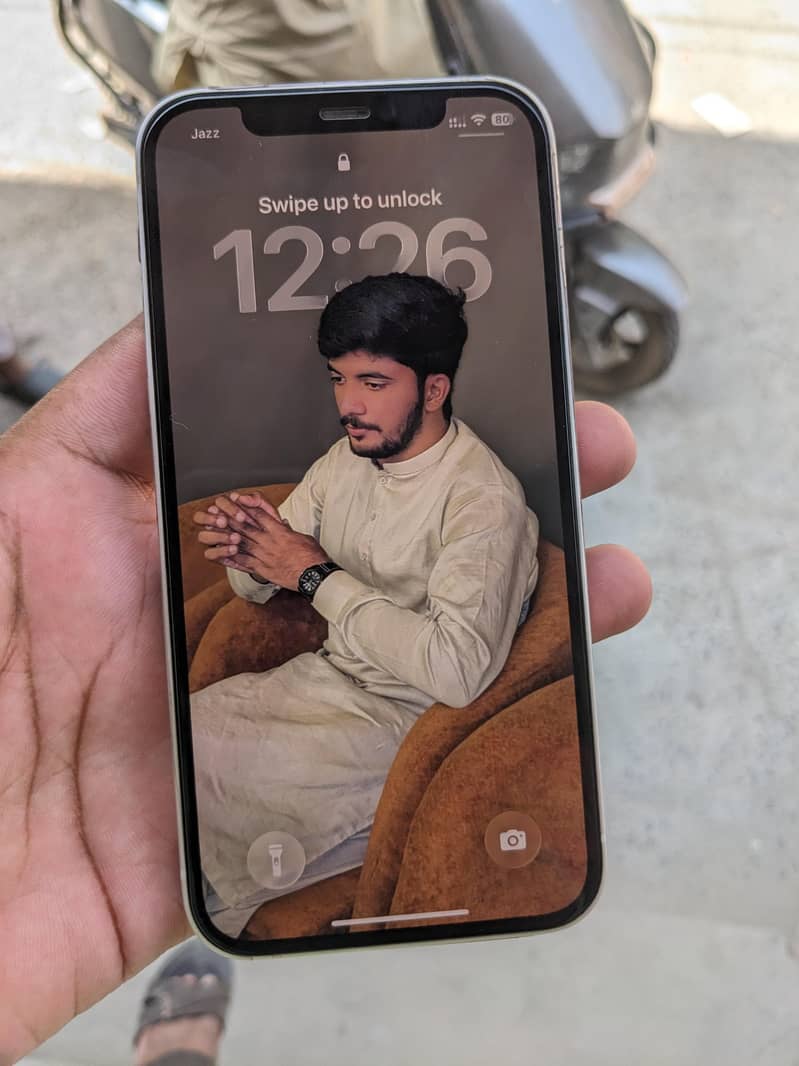Apple iPhone 12 4