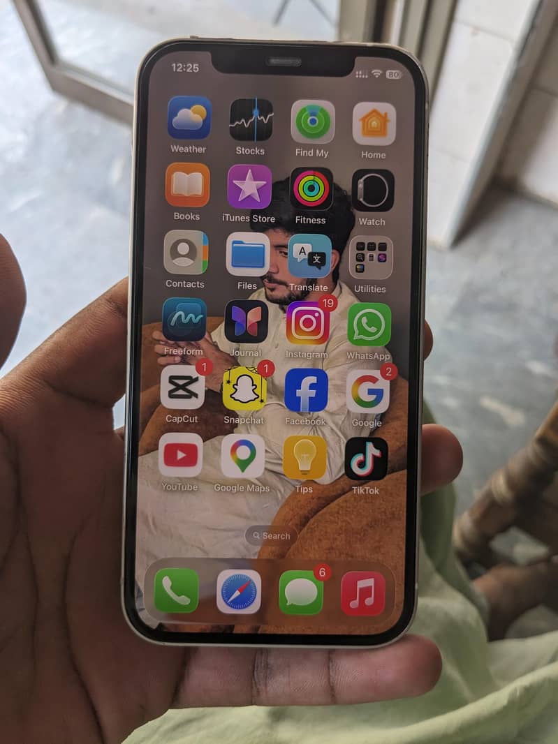 Apple iPhone 12 6