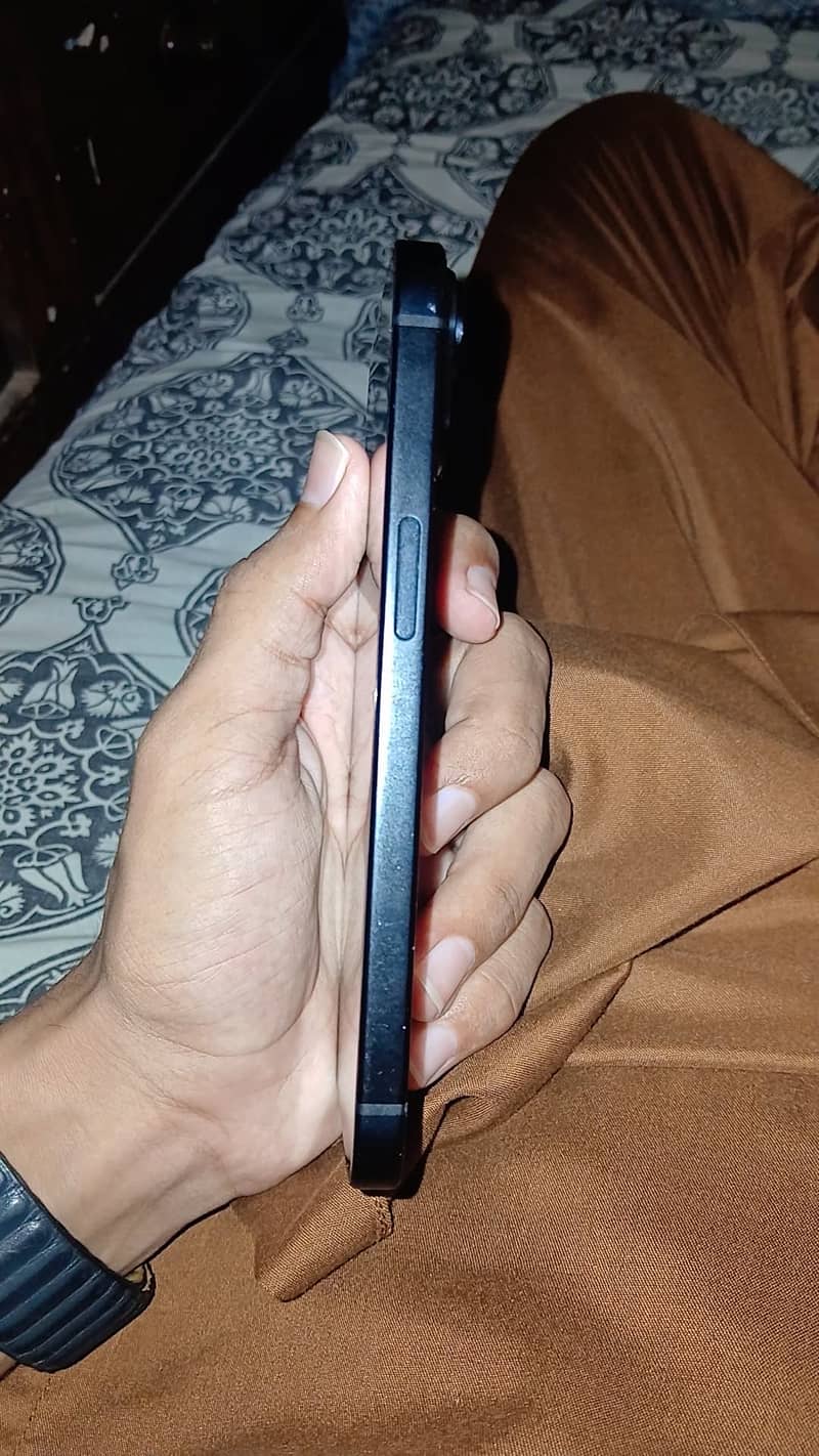 Apple iPhone 15 3