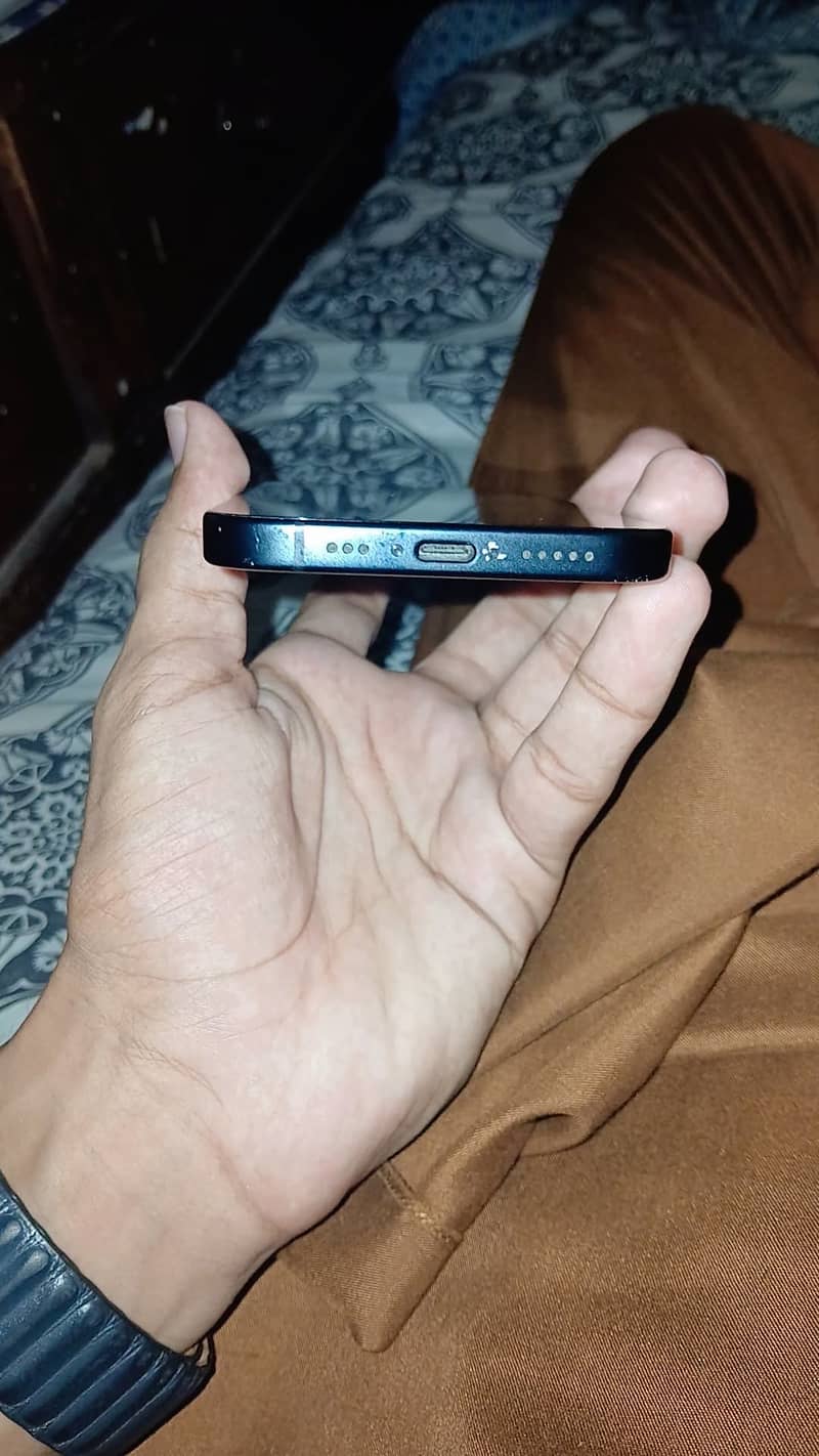 Apple iPhone 15 4