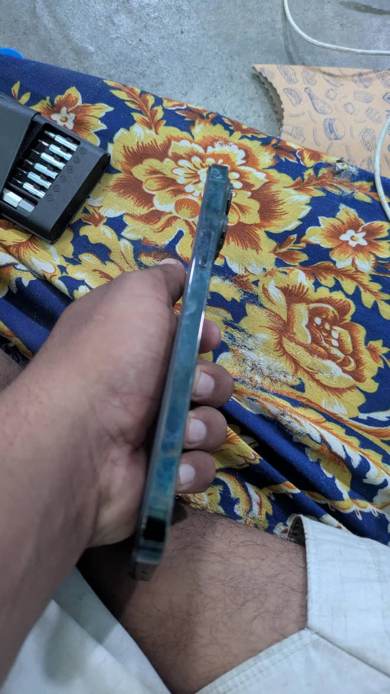 iPhone 13 Pro Max pta 6